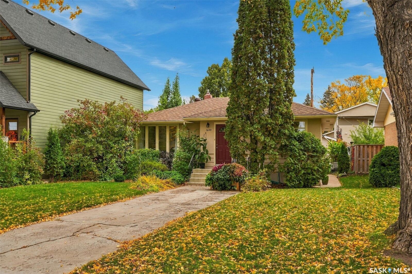 Property Photo: 1629 Cairns Avenue SK S7H 2H7