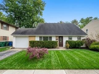 Property Photo: 1610 Genoa Place OH 43227