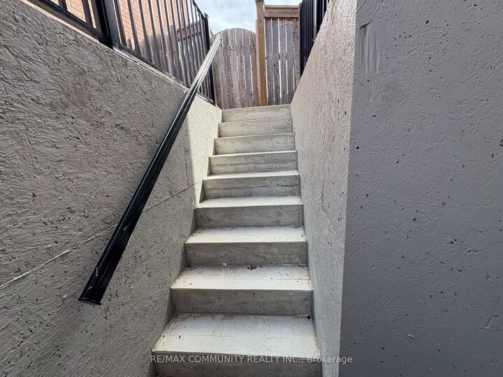 Property Photo:  60 Saint Hubert Drive Lower  ON L6P 1Y5 