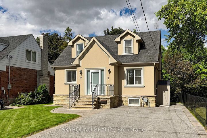 Property Photo:  19 Riverview Heights  ON M9P 2N3 