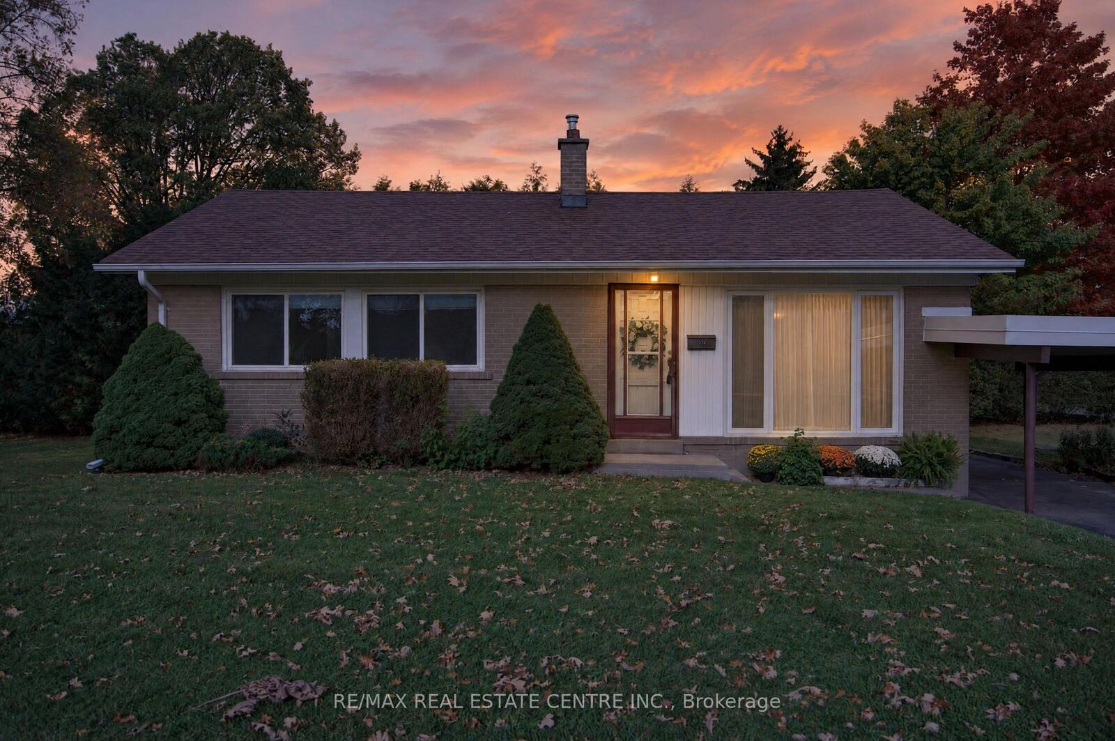 Property Photo: 226 Elmwood Crescent ON L9T 1C4