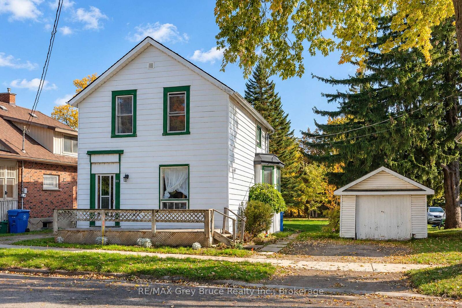 Property Photo:  213 Victoria Street  ON L9V 2Y1 