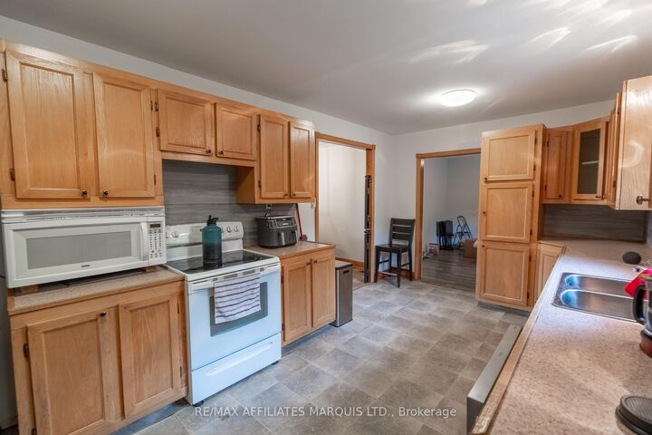 Property Photo:  60 Maple Street  ON K0C 1M0 