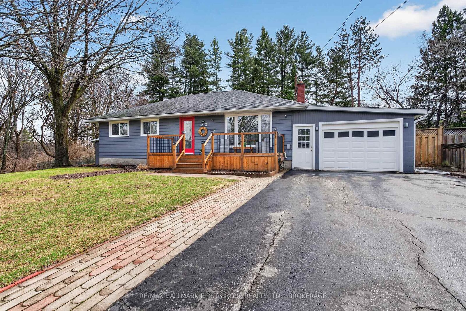 Property Photo:  1213 Brass Drive  ON K7M 3M2 