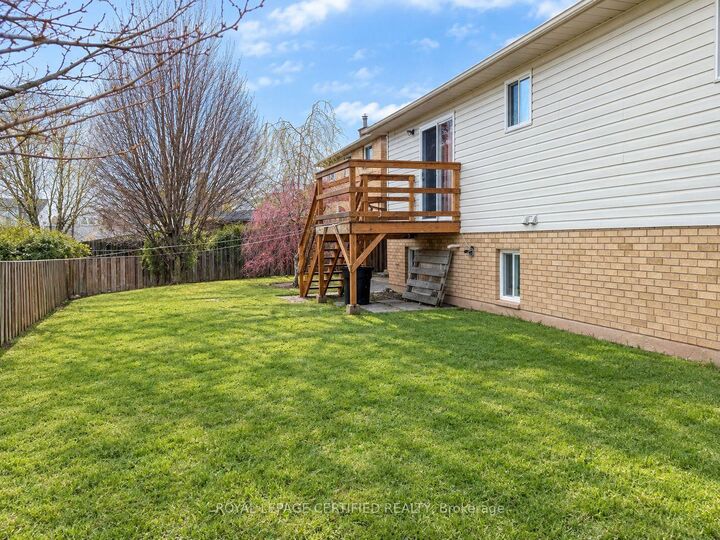 Property Photo:  23 Hickory Court  ON L3C 6S9 