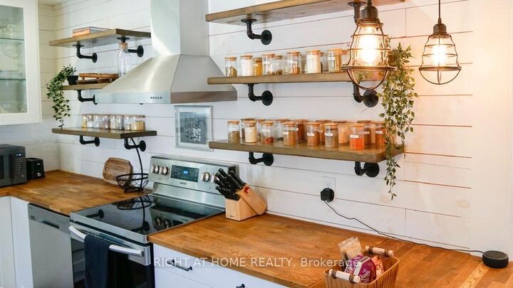 Property Photo:  110 Cameron Avenue N  ON L8H 4Z2 