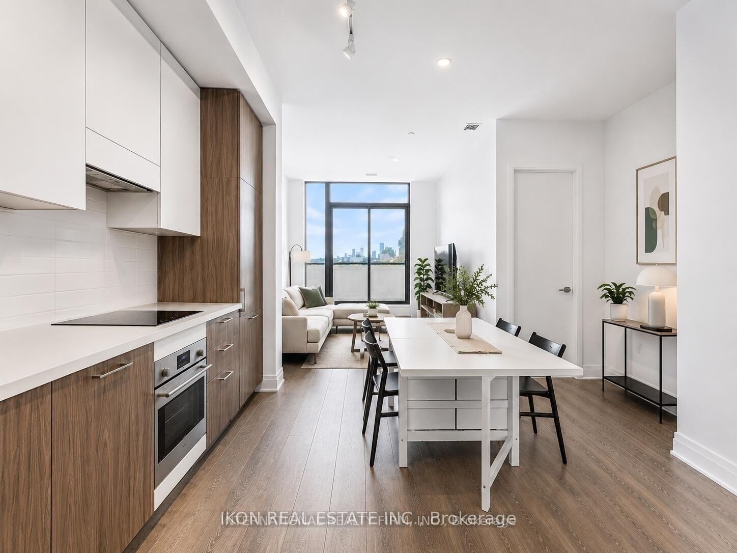 Property Photo:  33 Frederick Todd Way W 207  ON M4G 0C9 