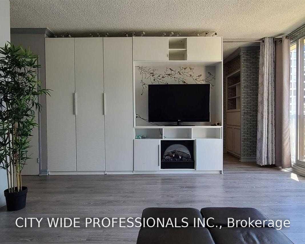 Property Photo:  33 Harbour Square 2622  ON M5J 2G2 