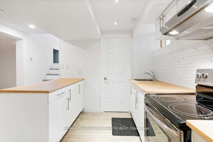 Property Photo:  93 Westmount Drive S Lower  ON L3V 6E2 