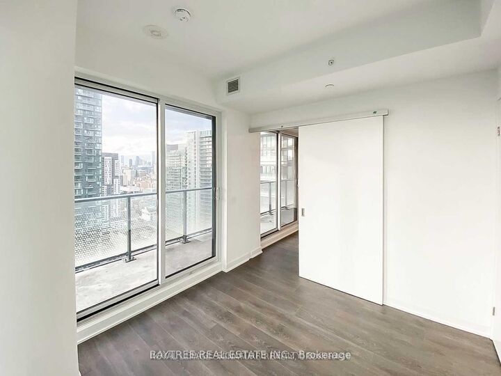 Property Photo:  115 Blue Jays Way 3109  ON M5V 3T3 
