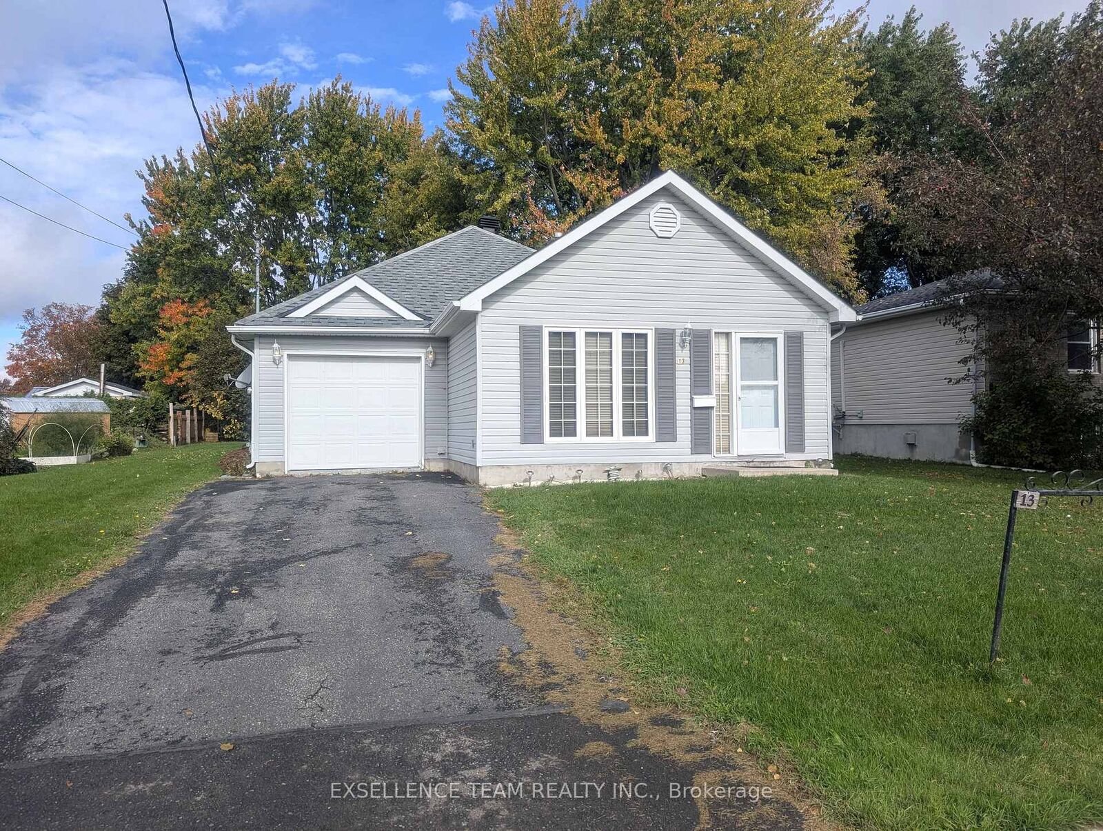 Property Photo: 13 St Lawrence Street ON K0C 1M0