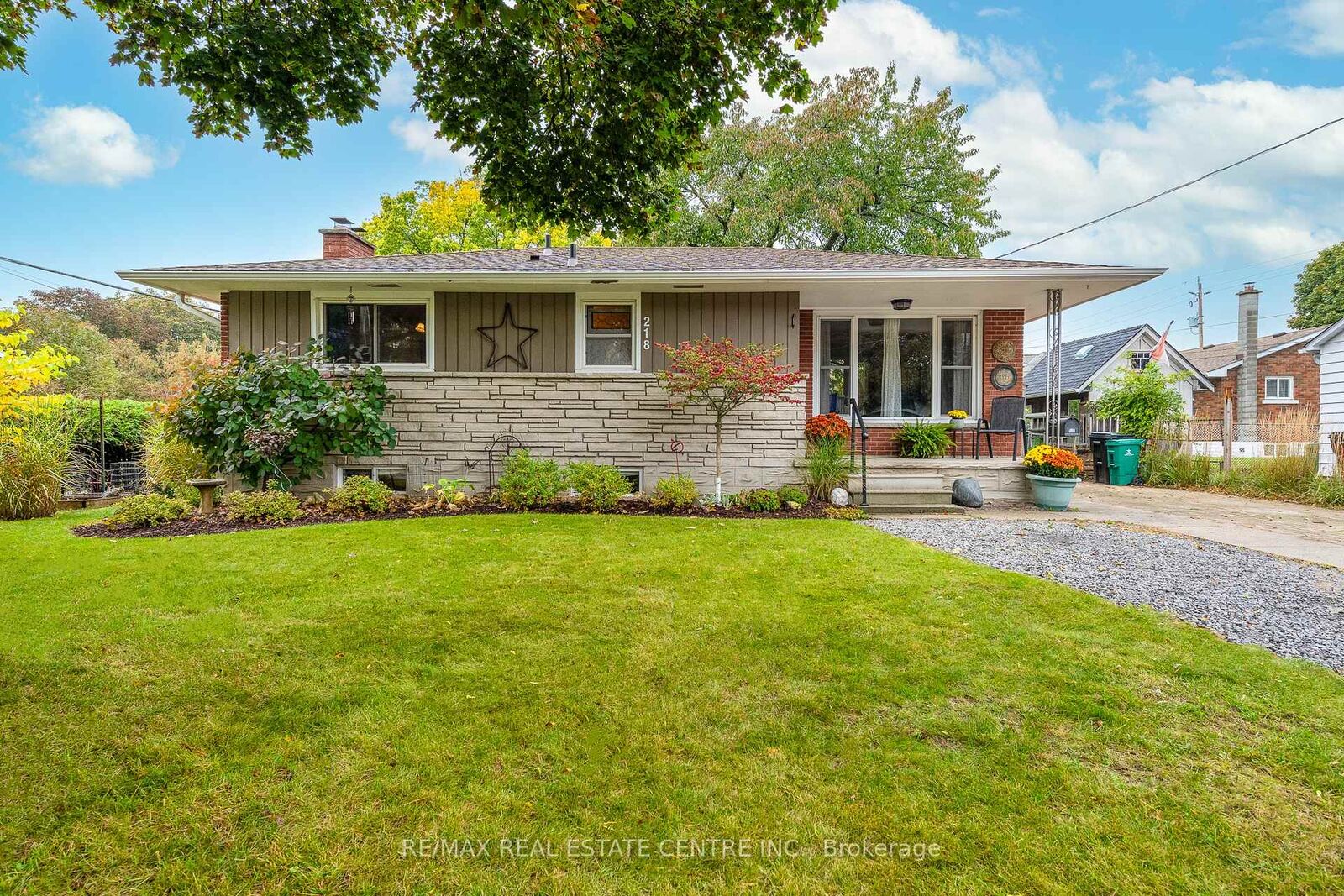 Property Photo:  218 Montrose Street S  ON N3H 2J2 