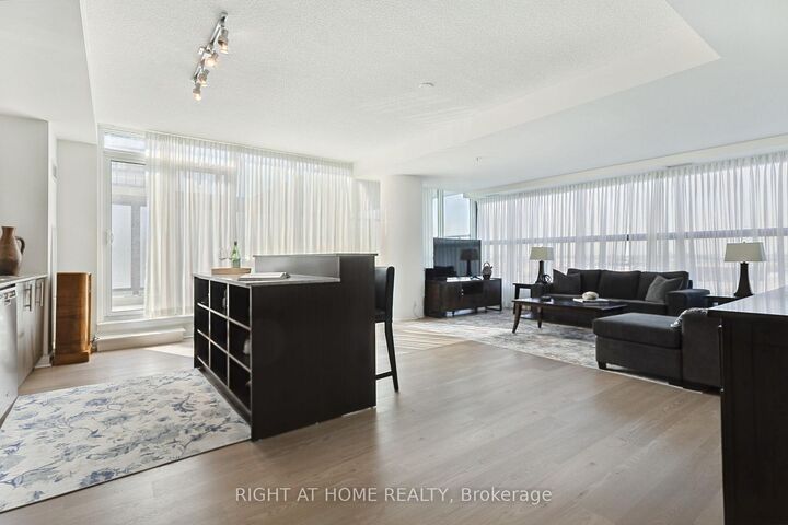 Property Photo:  3985 Grand Park Drive 302  ON L5B 0H8 