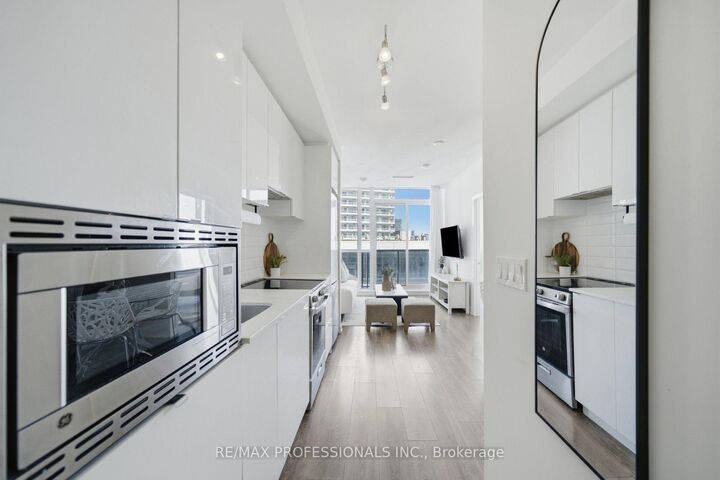 Property Photo:  49 East Liberty Street Ph08  ON M6K 0B2 