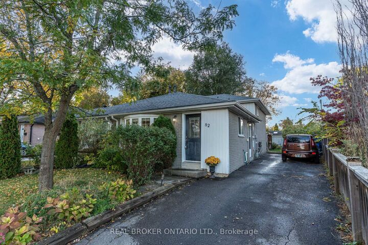 Property Photo:  82 Tecumseth Drive  ON L4G 2X4 
