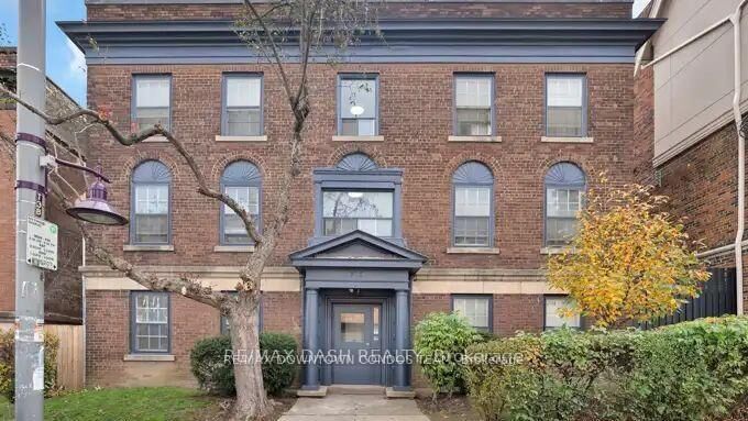 Property Photo:  917 St Clair Avenue W 17  ON M6C 1C7 