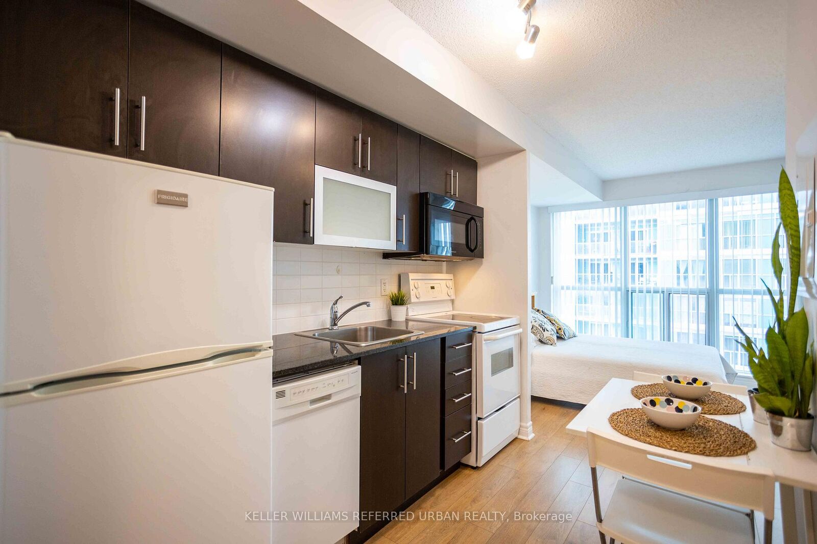 Property Photo:  50 Town Centre Court 1107  ON M1P 4Y7 