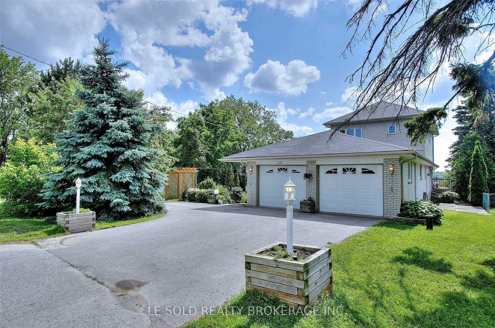 Property Photo:  50 Dickson Hill Road Upper  ON L3P 3J3 