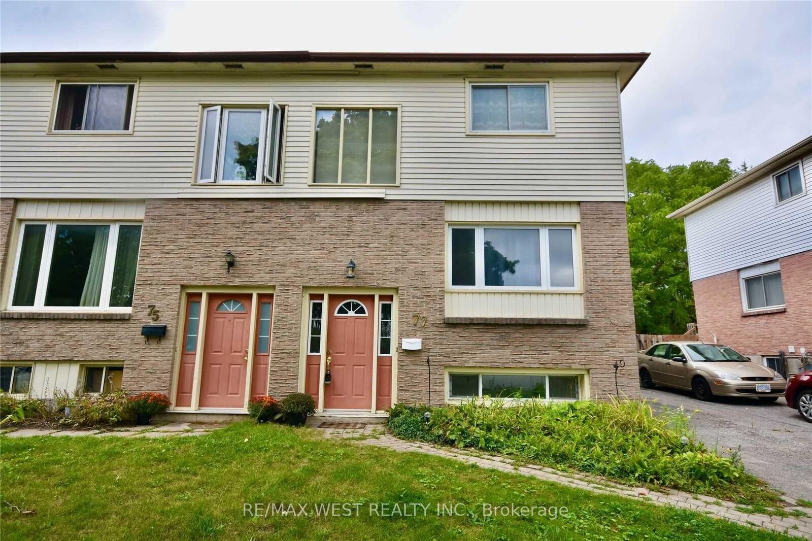 Property Photo:  77 Carlton Road  ON L4M 5K8 