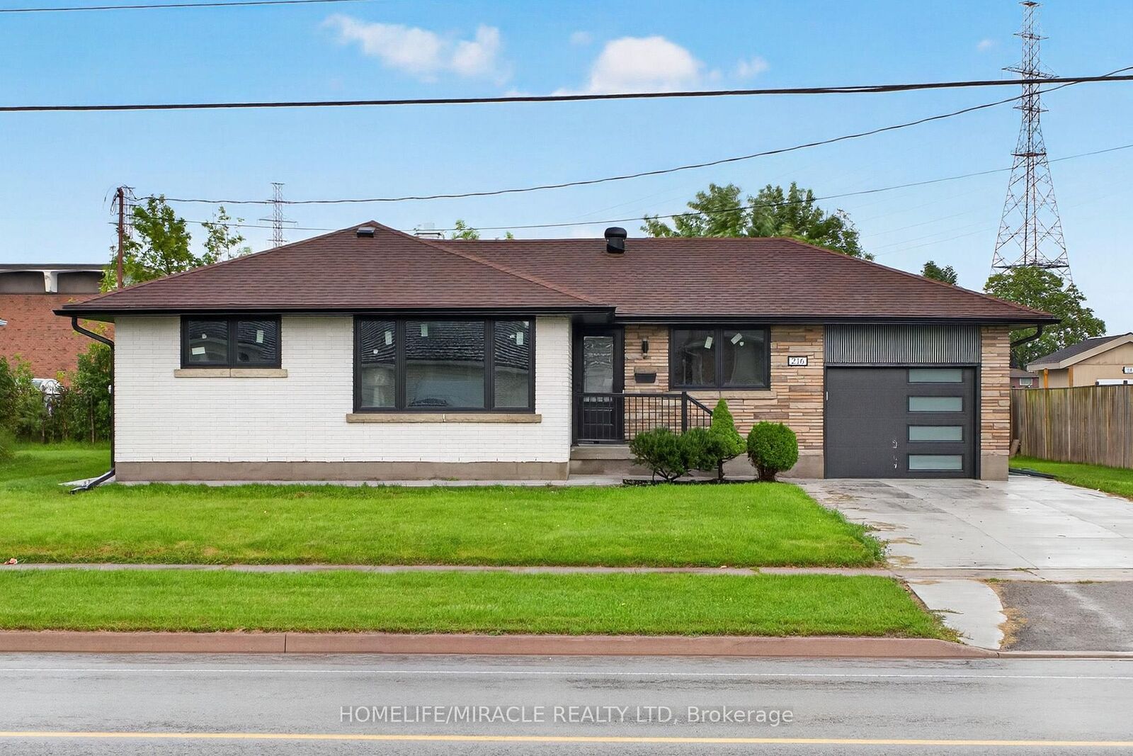 Property Photo:  216 Wellington Street  ON L3B 1B5 