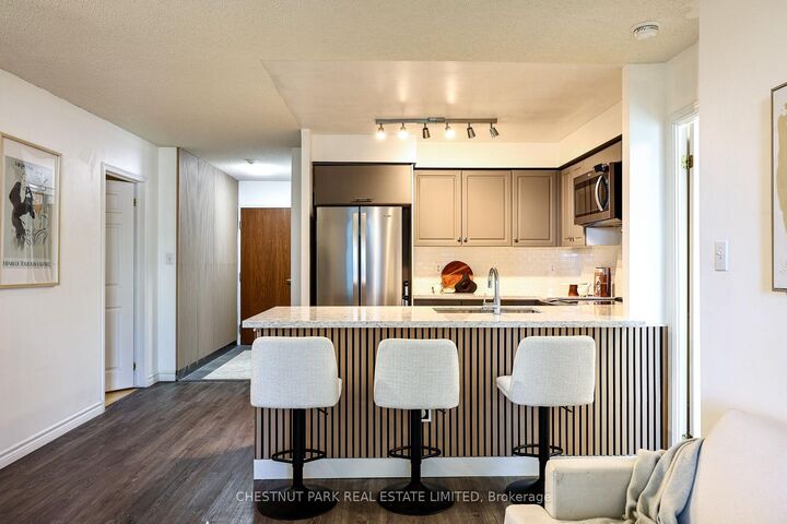 Property Photo:  23 Lorraine Drive 615  ON M2N 6Z6 