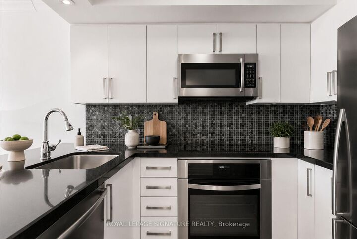 Property Photo:  92 King Street E 813  ON M5C 2V8 