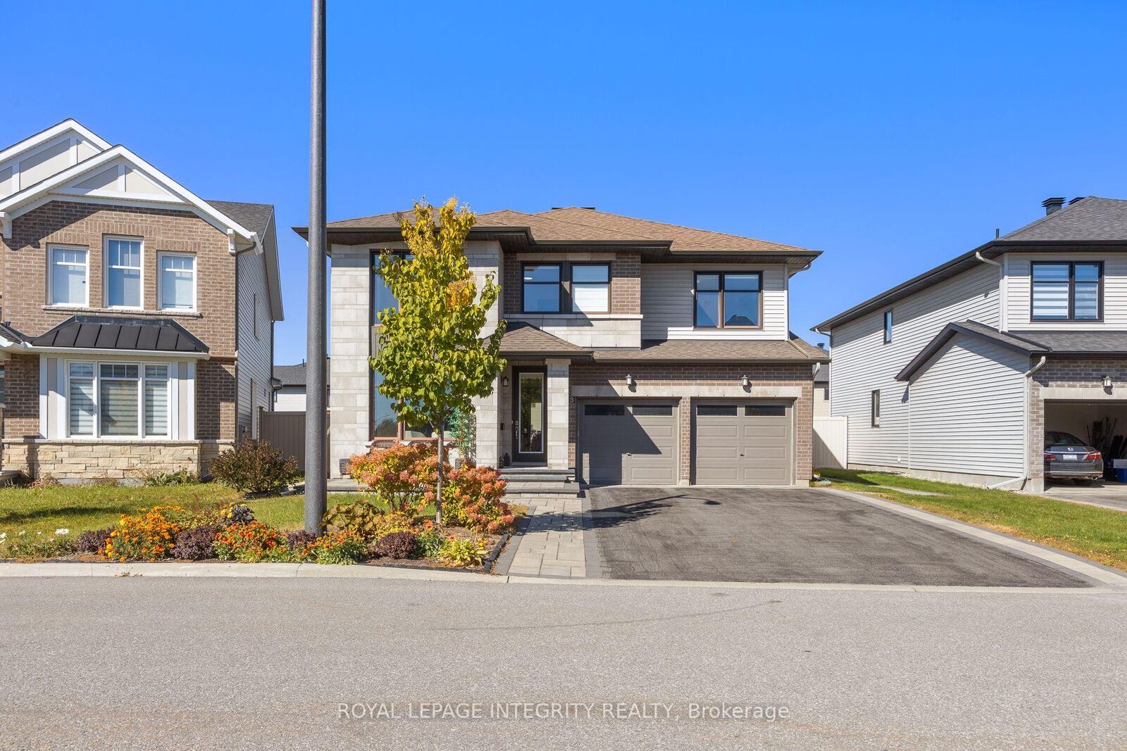 Property Photo: 513 Amulet Grove ON K1X 0B1