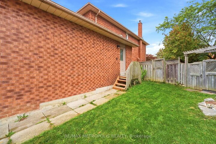 Property Photo:  10 Sillett Drive Bsmt  ON L1T 3J3 