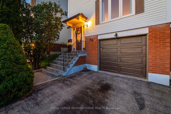 Photo de la propriété:  38 Lakeview Court  ON L9W 4P2 