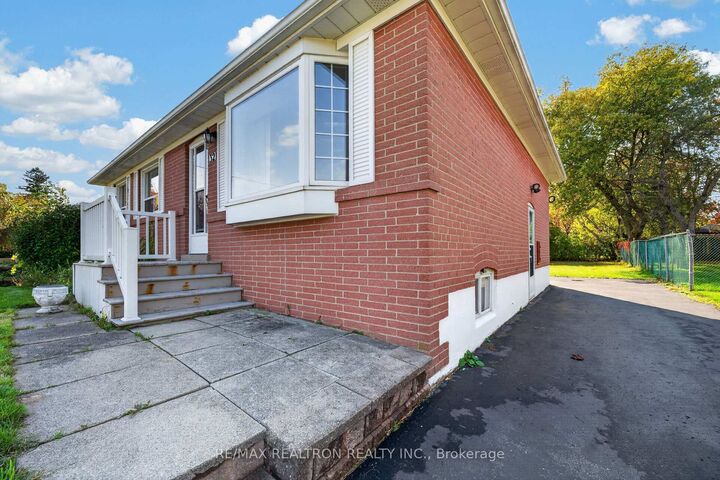 Property Photo:  32 Linton Avenue  ON L1T 2X6 