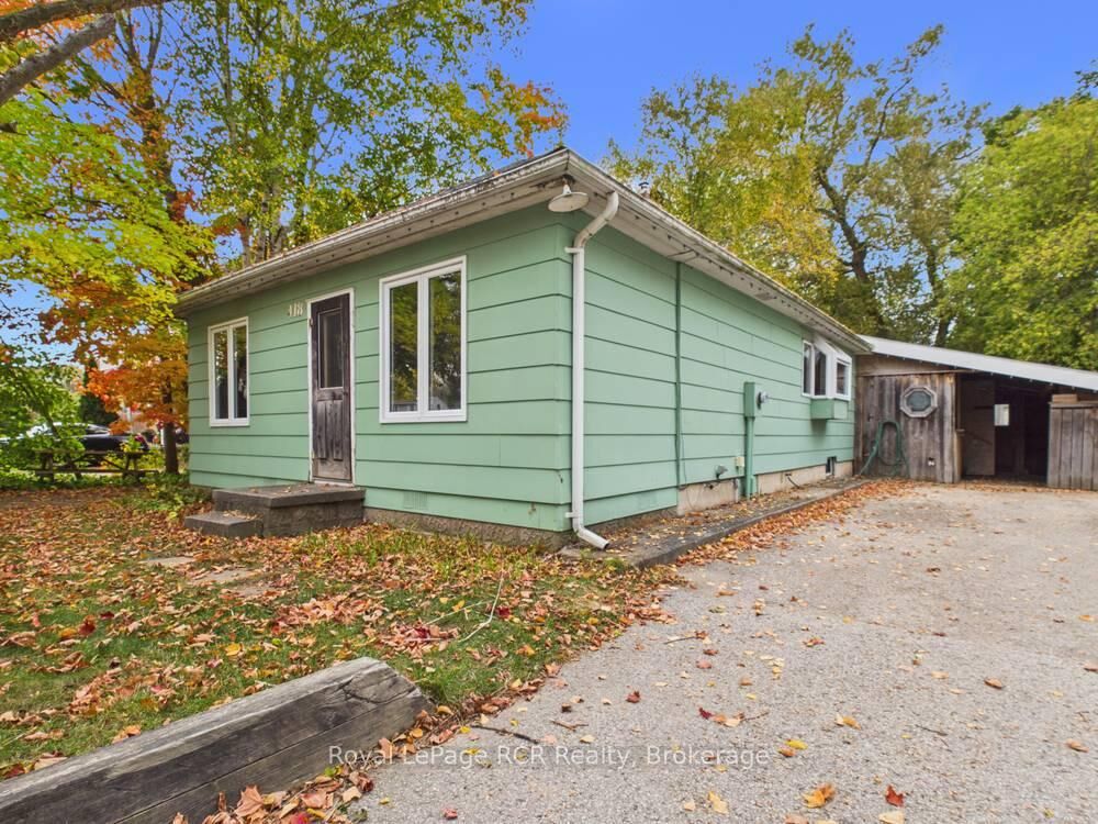 Property Photo:  418 Goderich Street  ON N0H 2C0 
