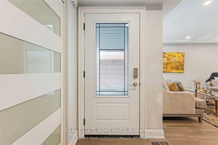 Property Photo:  129 Castle Rock Drive  ON L4C 6A1 