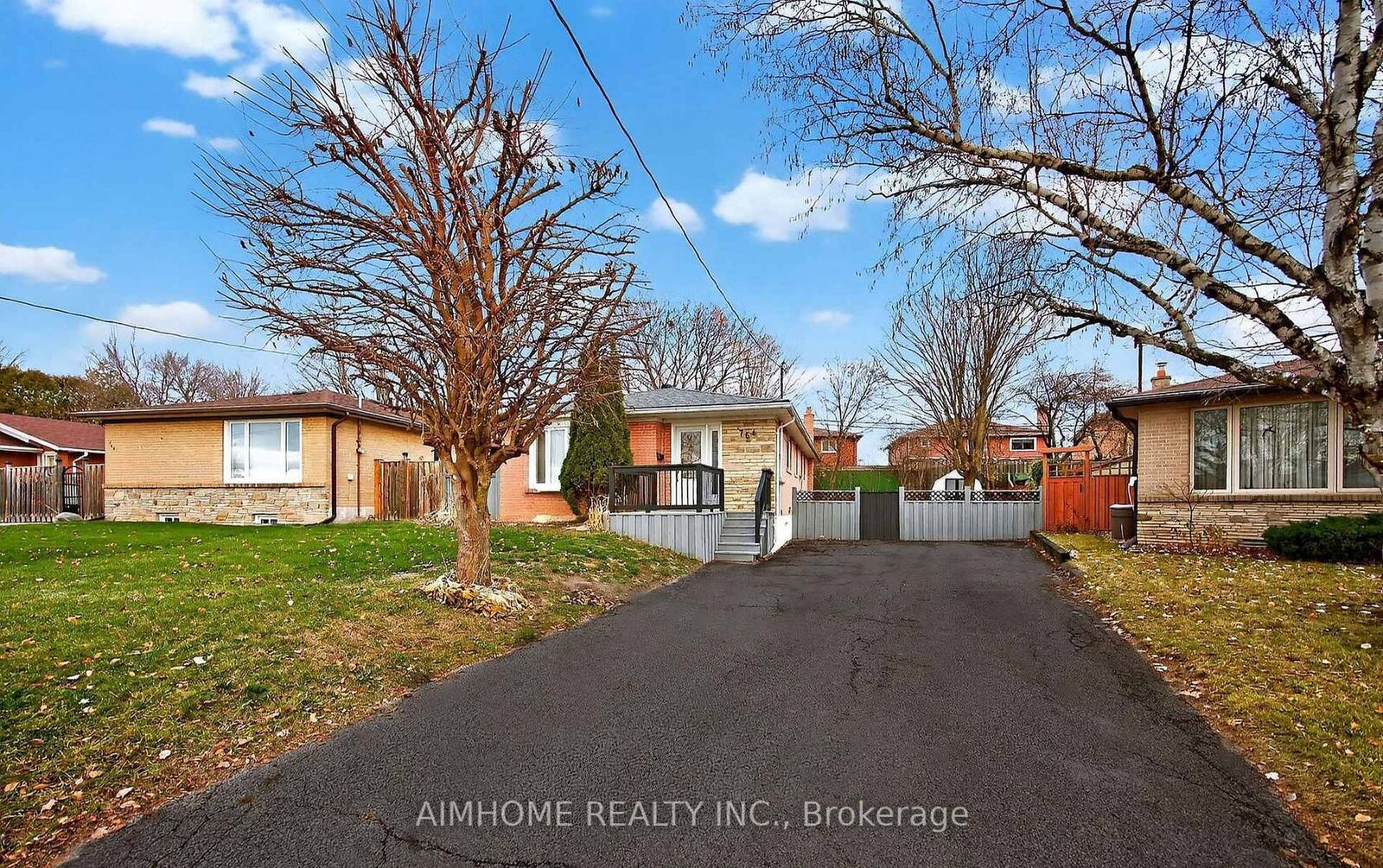 Property Photo:  764 Botany Hill(Lower Unit) Crescent  ON L3Y 3A8 