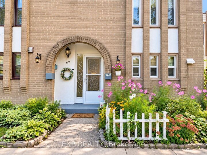Property Photo:  19 London Green Court 87  ON M3N 1K3 