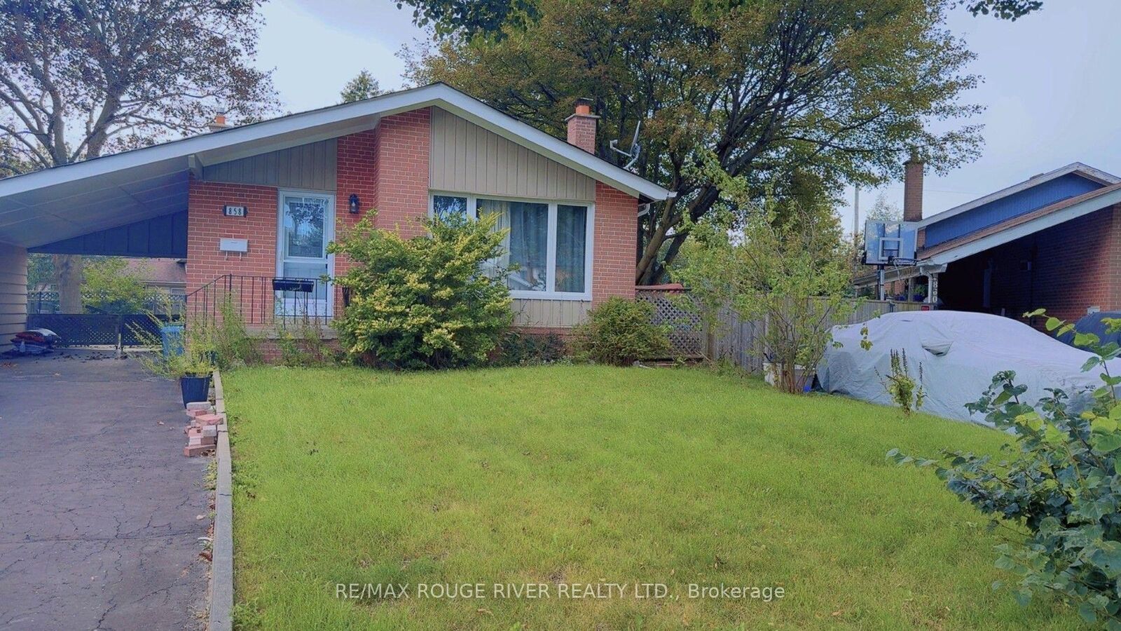 Property Photo:  858 Chapleau Drive Basement  ON L1W 1P4 