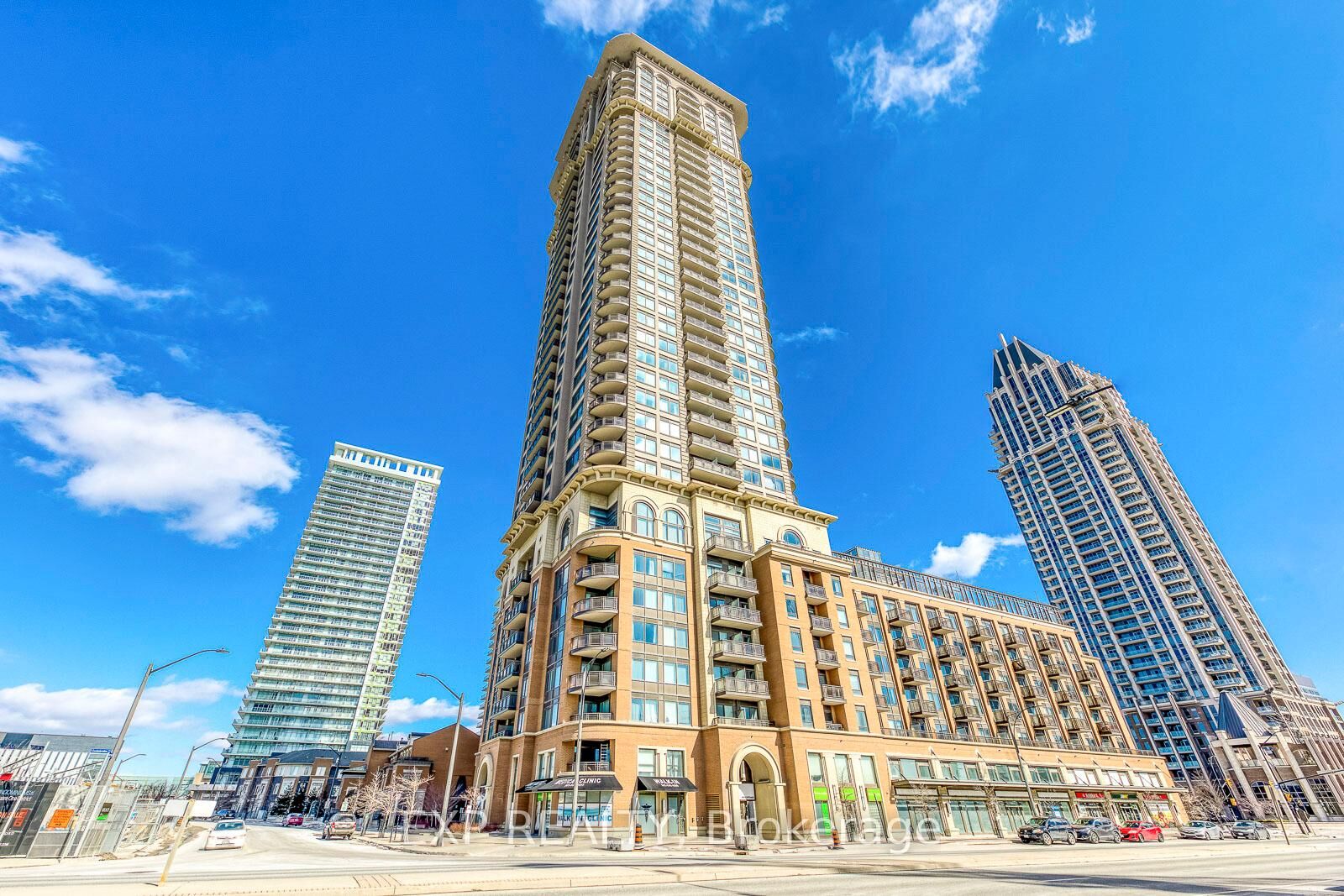 Property Photo:  385 Prince Of Wales Drive 1011  ON L5B 0C6 