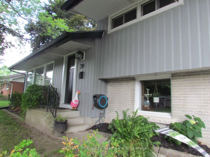 Property Photo:  30 Fairfield Crescent  ON N4G 2B4 
