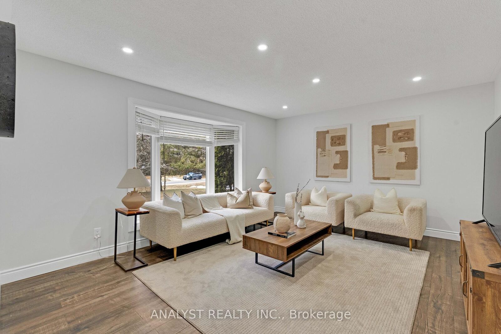 Property Photo:  19 Pine Park Boulevard  ON L0M 1J0 