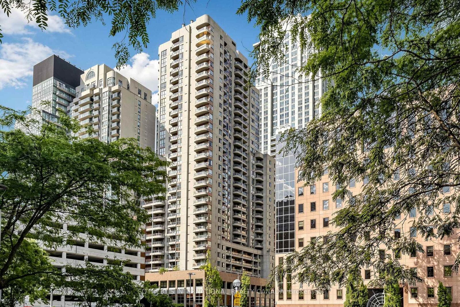Property Photo:  736 Bay Street 502  ON M5G 2M4 