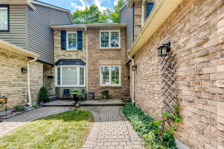 Property Photo:  2766 Folkway Drive 23  ON L5L 3M3 