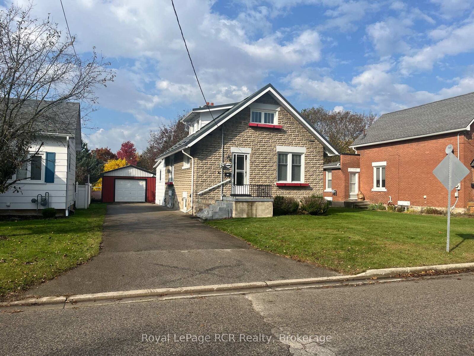 Property Photo:  582 12th Ave Avenue N  ON N4N 2V6 