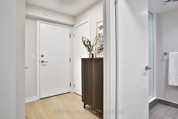 Property Photo:  525 Adelaide Street W 1623  ON M5V 0N7 