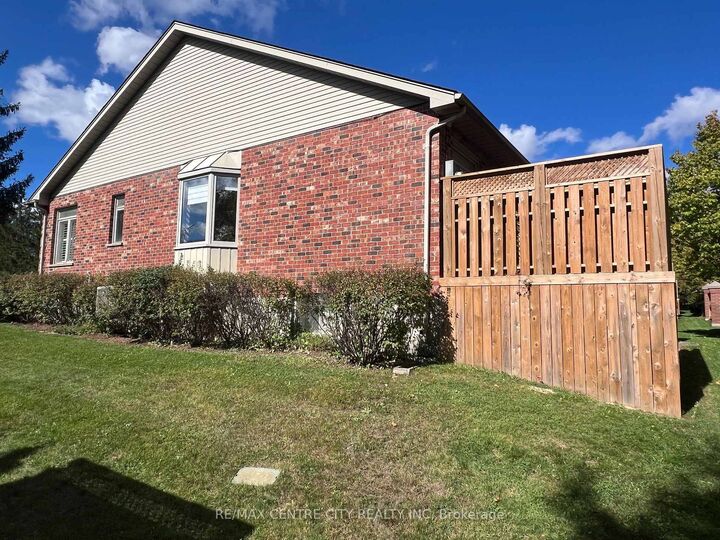 Property Photo:  400 Ambleside Drive 7  ON N6G 4Y7 