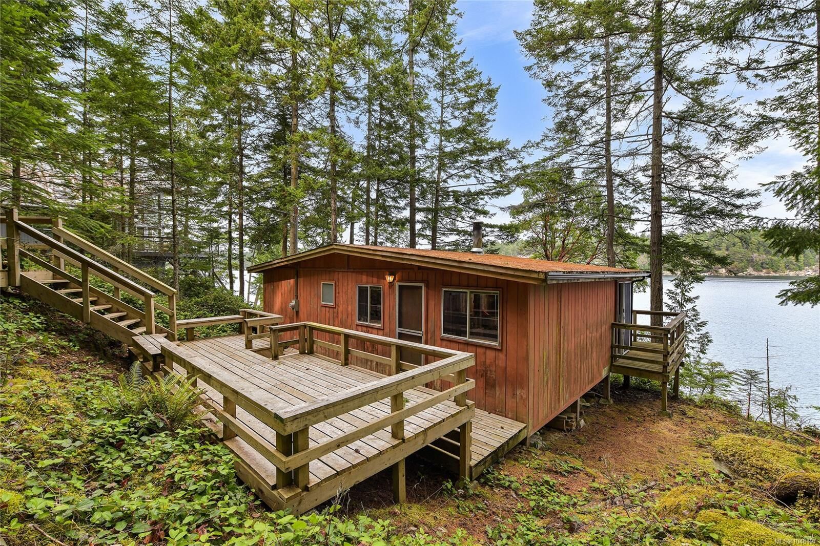 Property Photo:  707 Wilks Rd  BC V0N 2J1 