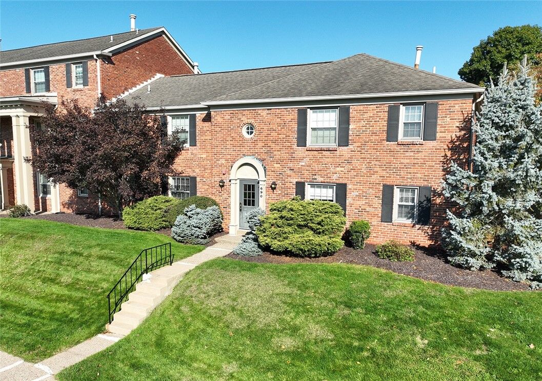 Property Photo:  690 Robinwood B  PA 15216 