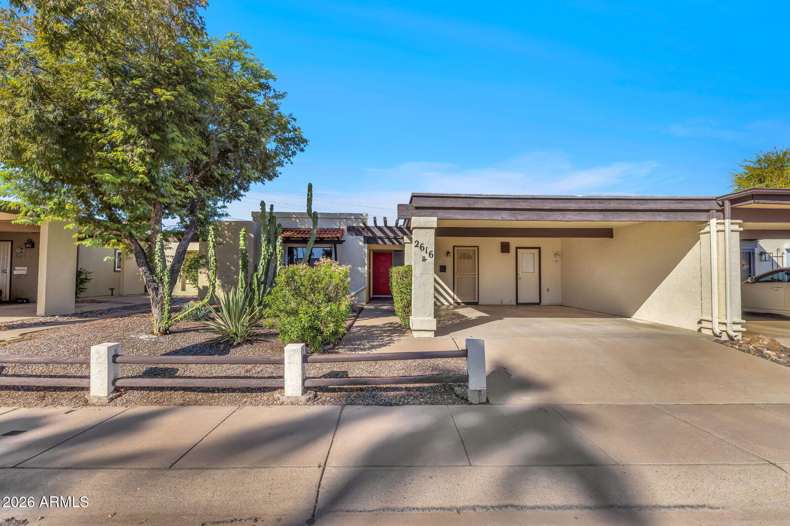 Property Photo:  2616 S Azalea Drive  AZ 85282 