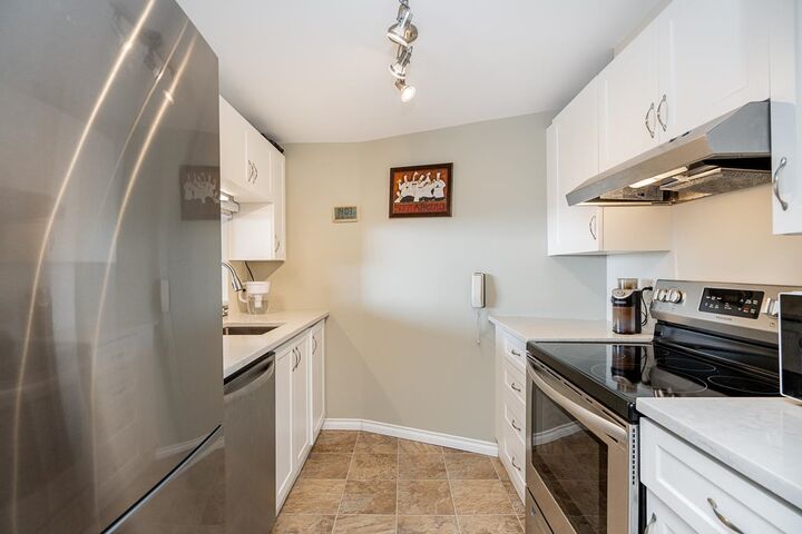 Property Photo:  15111 Russell Avenue 502  BC V4B 2P4 