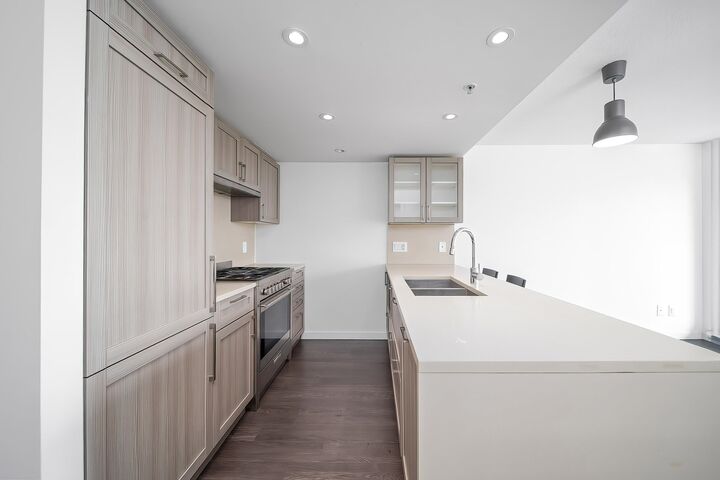 Property Photo:  5665 Boundary Road 915  BC V5R 0E4 