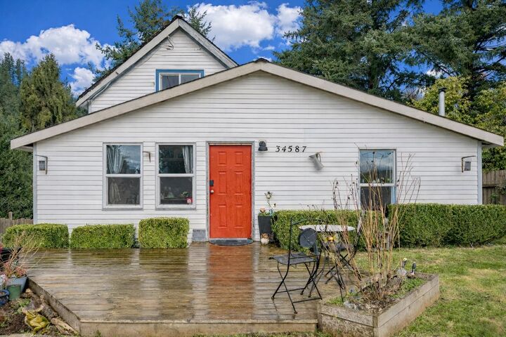 Property Photo:  34587 Ferguson Avenue  BC V2V 6P7 