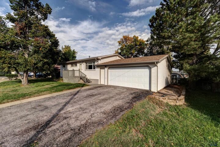 Property Photo:  1414 Minuteman Dr  SD 57701 